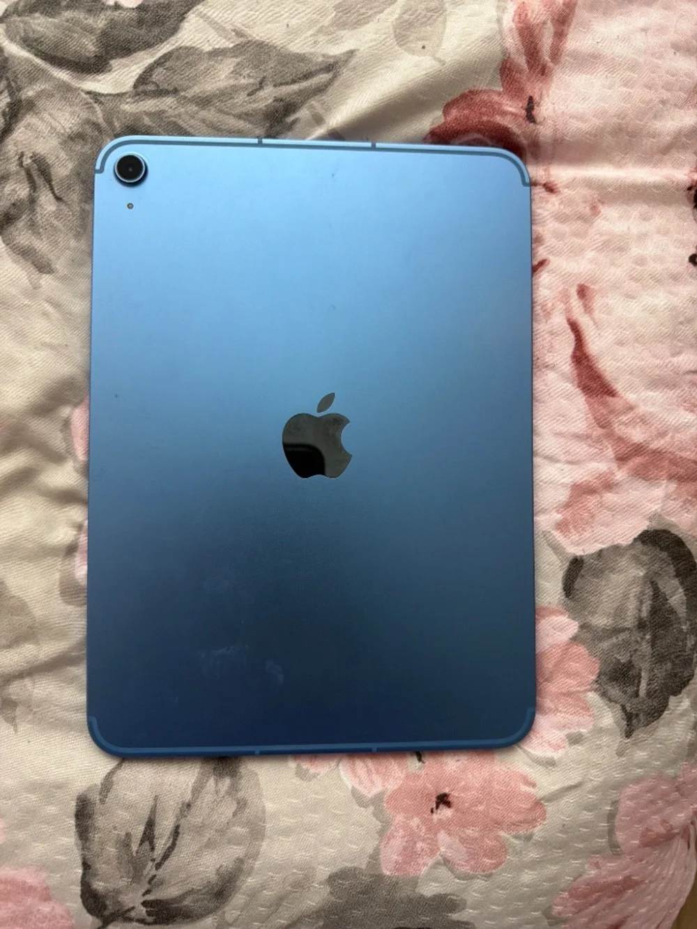 Apple iPad 128GB Cellular + Apple Watch SE 44mm Cellular Bundle – $700 OBO